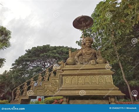 El Vistazo del Príncipe Krishnadevaraya de Vijayanagara: Un Resumen del Renacimiento en la India del Siglo XV